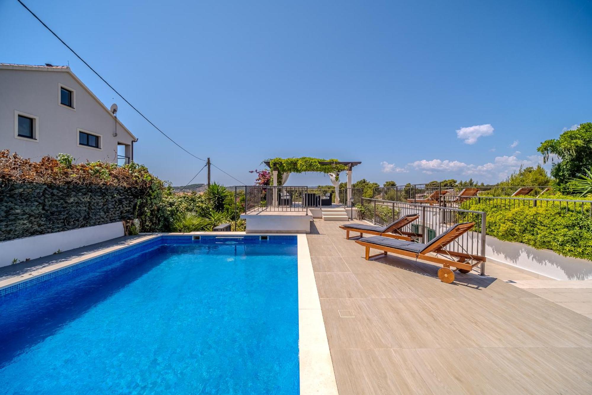 Villa Julia With Heated Pool, Ideal For Large Groups Milna  Exterior foto