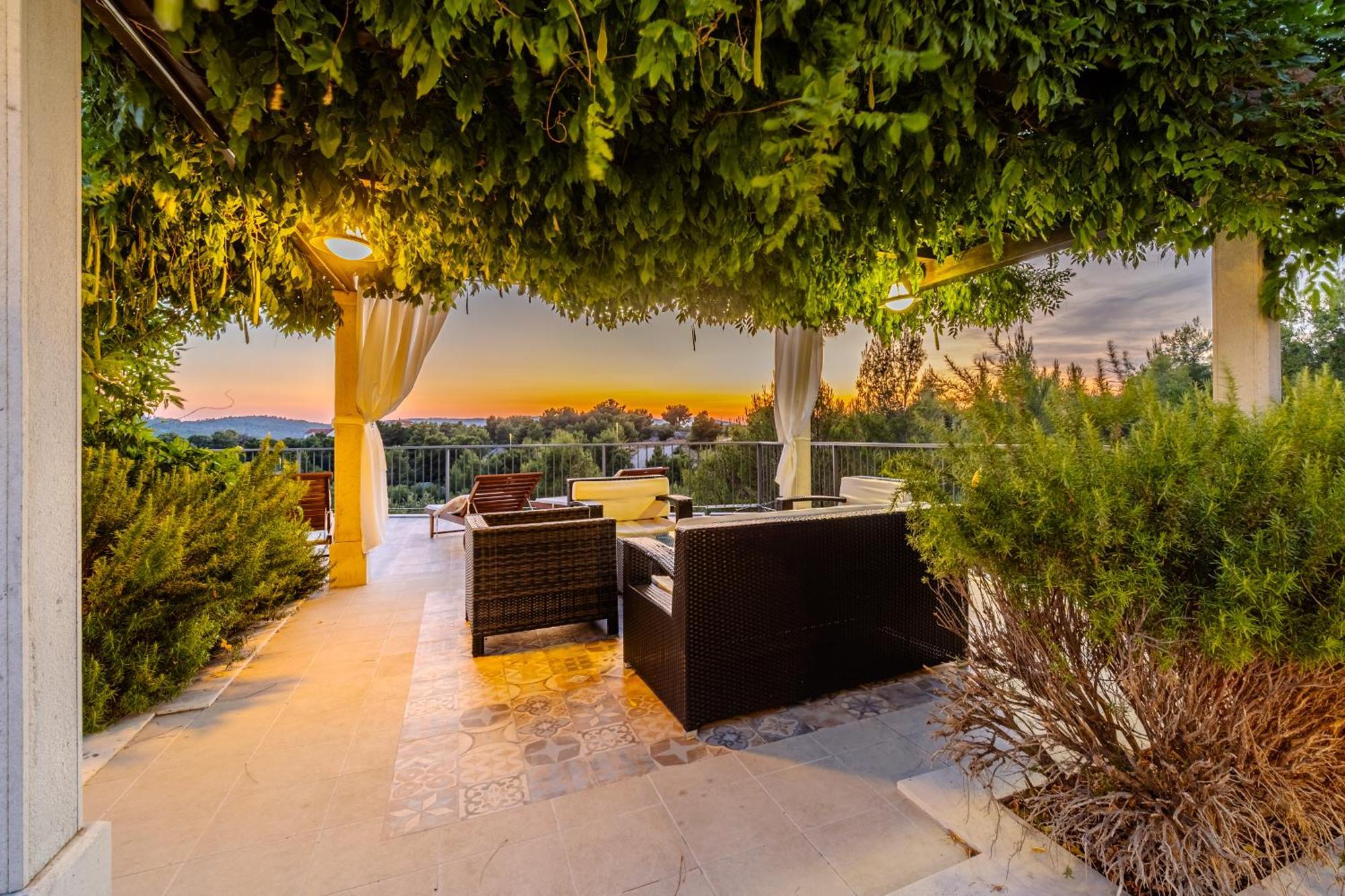 Villa Julia With Heated Pool, Ideal For Large Groups Milna  Exterior foto