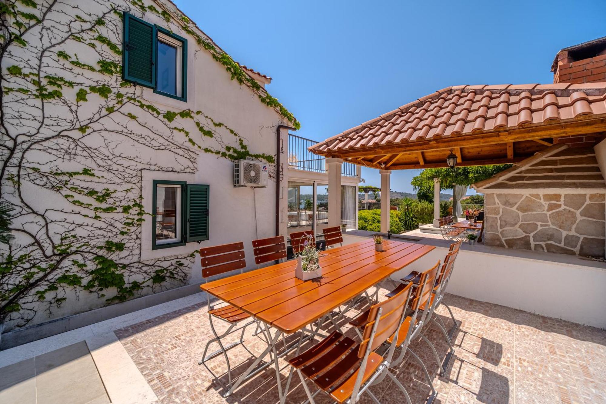 Villa Julia With Heated Pool, Ideal For Large Groups Milna  Exterior foto