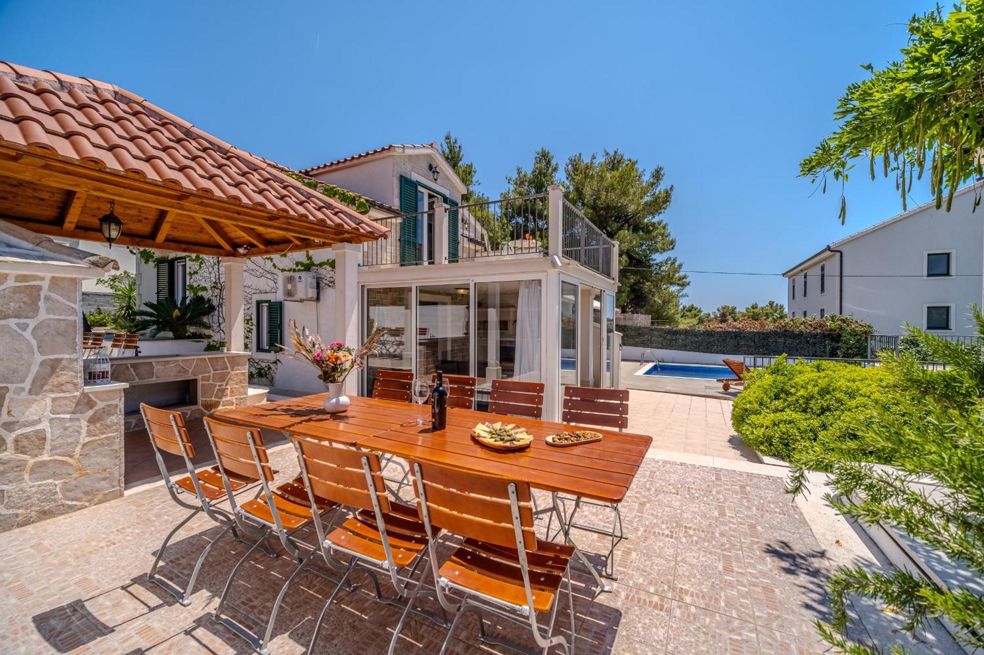 Villa Julia With Heated Pool, Ideal For Large Groups Milna  Exterior foto