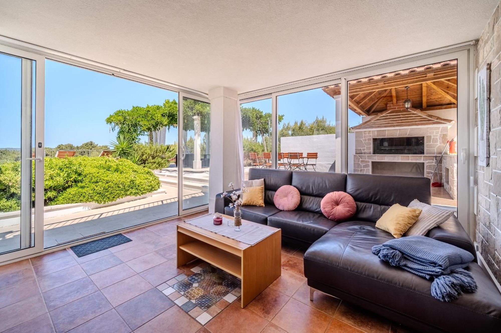 Villa Julia With Heated Pool, Ideal For Large Groups Milna  Exterior foto